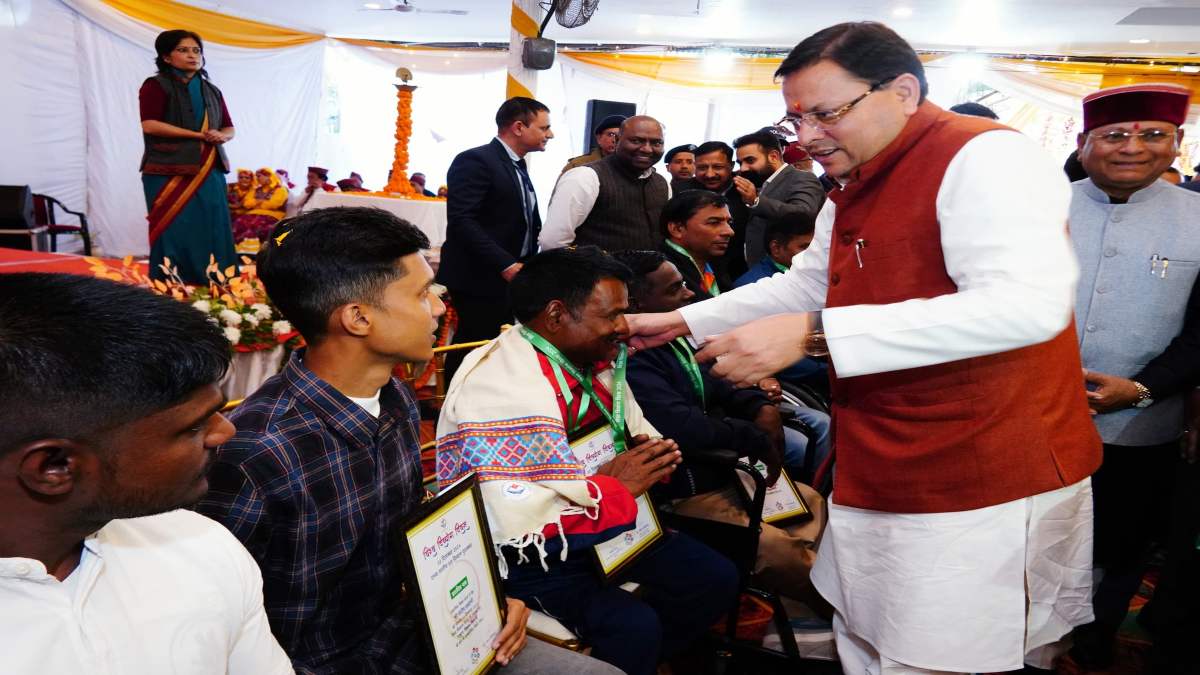 लहरों से डर कर नौका पार नहीं होती… CM धामी ने  दिव्यांगों को किया सम्मानित, किए बड़े ऐलान