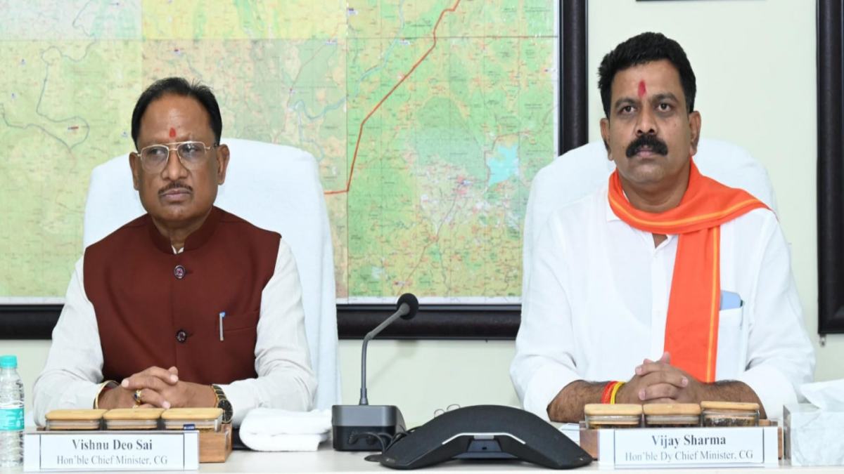 CM साय ने नक्सलियों के आत्मसमर्पण के लिए जनजागरूकता अभियान तेज करने के दिए निर्देश, कहा- सरकार ने 11 महीनों में नक्सलवाद के खिलाफ लड़ी निर्णायक लड़ाई