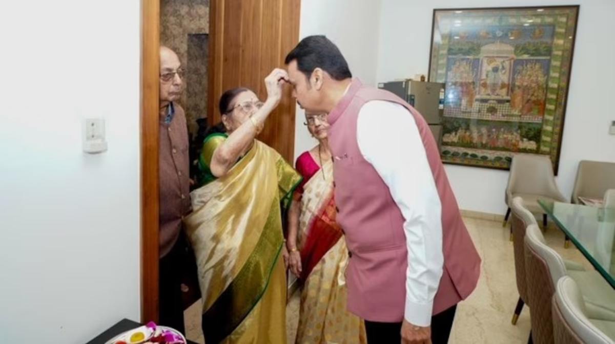 Maharashtra CM Oath Ceremony Live: महाराष्ट्र सीएम के शपथग्रहण में लगा बॉलीवुड सेलिब्रिटीज का मेला, राजनीति-क्रिकेट और उद्योगपति के कई धुरंधर भी पहुंचे