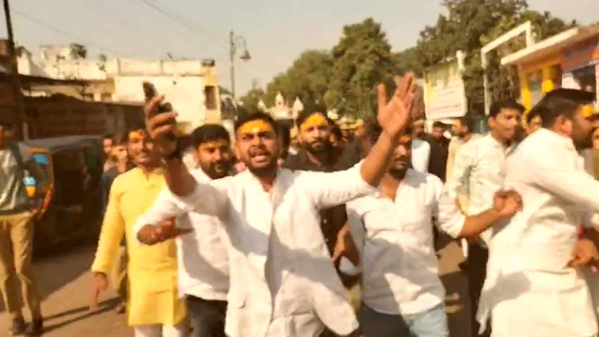 ‘बाबा’ कब थमेगा बवालः धार्मिक सद्भभाव बिगाड़ने चाहते हैं उदय प्रताप कॉलेज के छात्र, जुमे की नमाज को लेकर किया हंगामा, ये पढ़ने आते हैं या नेतागिरी करने!