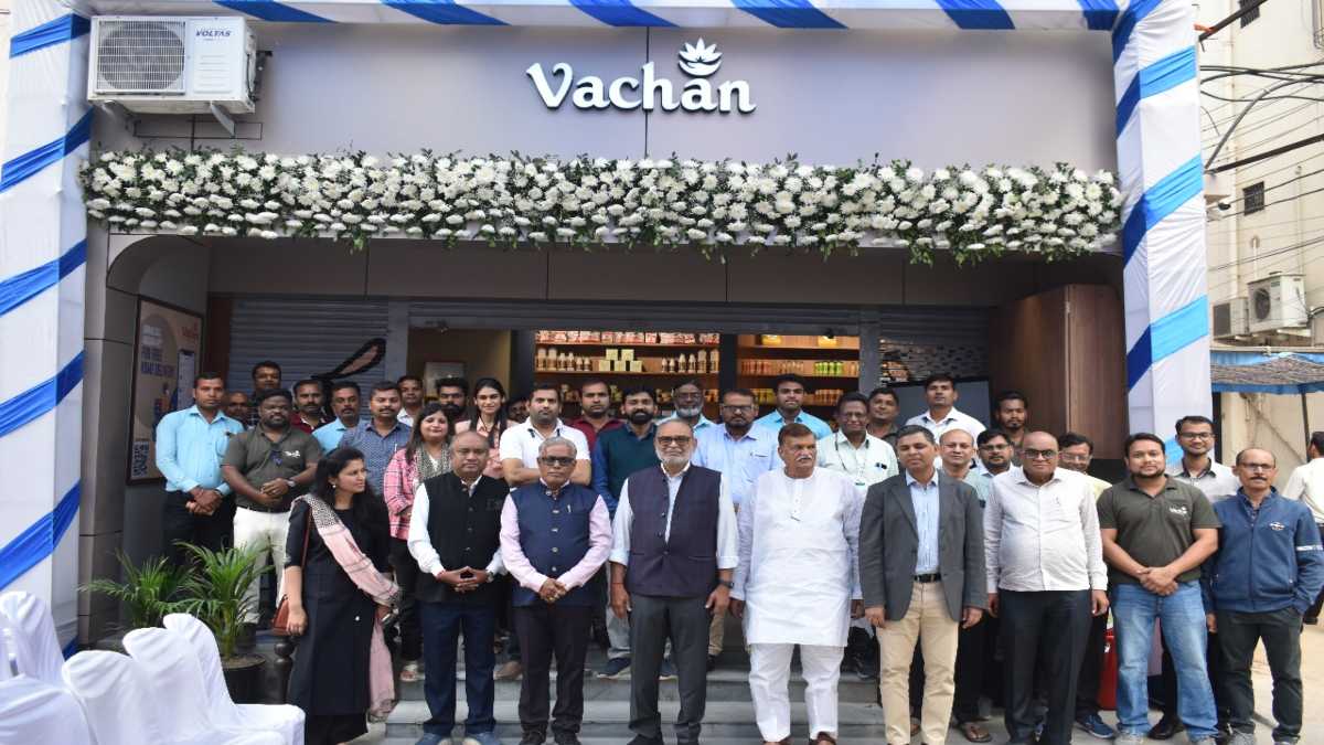 सारडा डेयरी एंड फूड प्रोडक्ट्स लिमिटेड (वचन) डेयरी पार्लर का पंडरी में भव्य उद्घाटन, चेयरमैन ने कहा- हमारा गुणवत्ता और विश्वास के प्रति समर्पण
