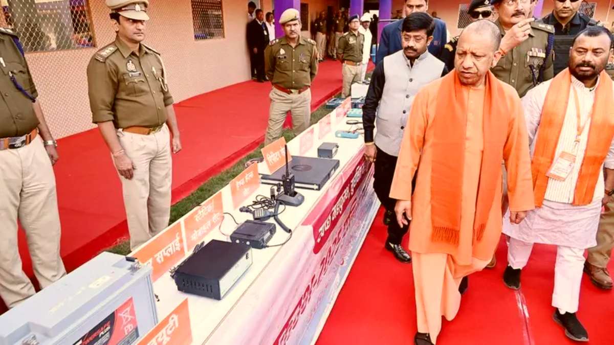 सीएम योगी ने महाकुंभ की तैयारियों का लिया जायजा, अधिकारियों को दिए सख्त निर्देश, साधु-संतों से संवाद कर कही ये बात…
