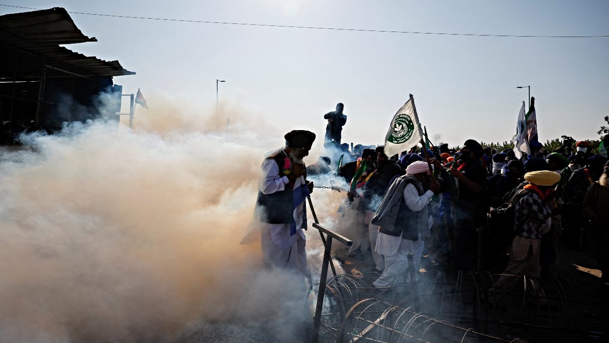 Farmer Protest: किसानों का दिल्ली मार्च, शंभू बॉर्डर पर सख्त सुरक्षा के बीच आंदोलन जारी…