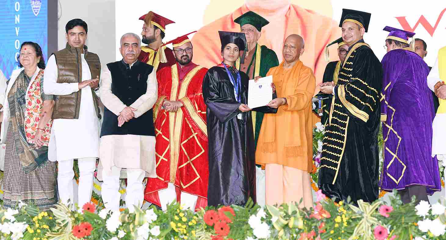 कानपुर पहुंचे सीएम योगी, रामा विवि के दीक्षांत समारोह में हुए शामिल, 84 मेधावी छात्रों को स्वर्ण पदक से नवाजा