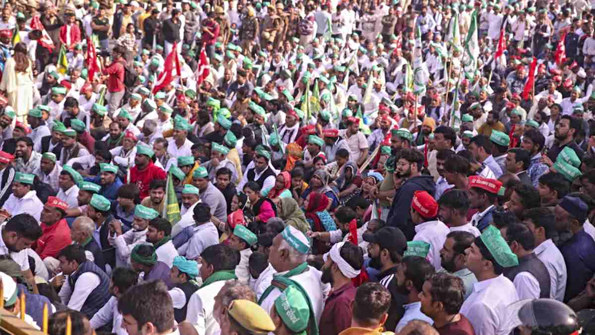 Farmers Protest: आंसू गैस के गोले से किसान घायल, इलाज के लिए भेजा गया अस्पताल…