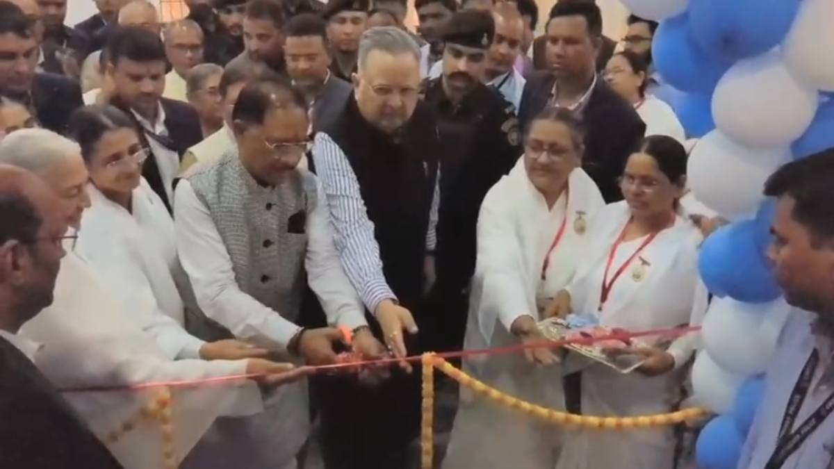 CM साय और विधानसभा अध्यक्ष डॉ. रमन सिंह ने ब्रह्माकुमारीज के नवनिर्मित ज्ञान मानसरोवर भवन का किया उद्घाटन