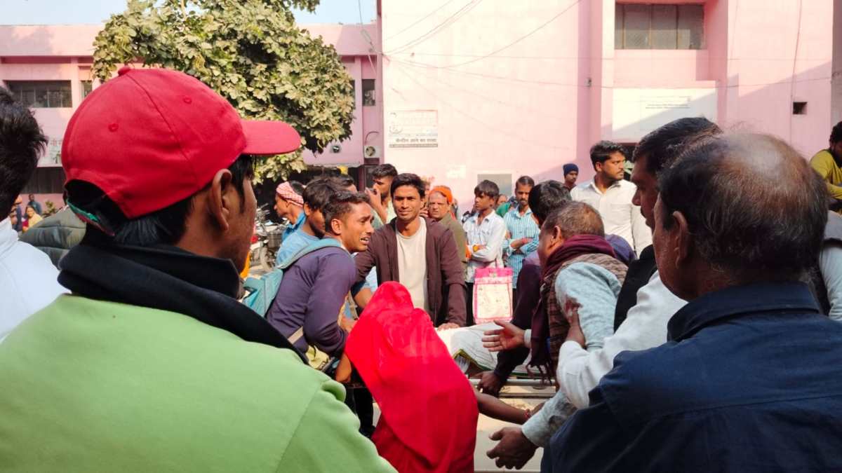 मौत की ठोकरः 2 बाइकों के बीच आमने-सामने की भिड़ंत, 1 युवक की गई जान, बच्ची समेत 3 गंभीर घायल