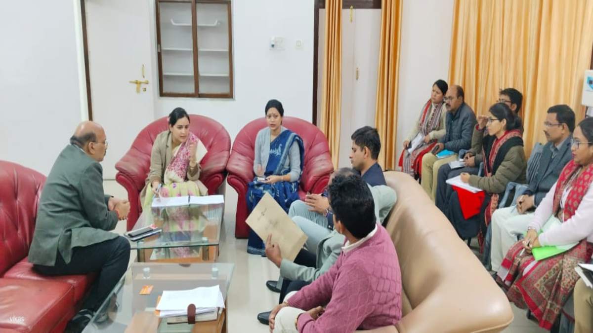 महिला आयोग की उपाध्यक्ष अपर्णा यादव ने महिलाओं से संबंधित मामलों को लेकर की जनसुनवाई, समीक्षा बैठक कर अधिकारियों को दिए आवश्यक दिशा-निर्देश