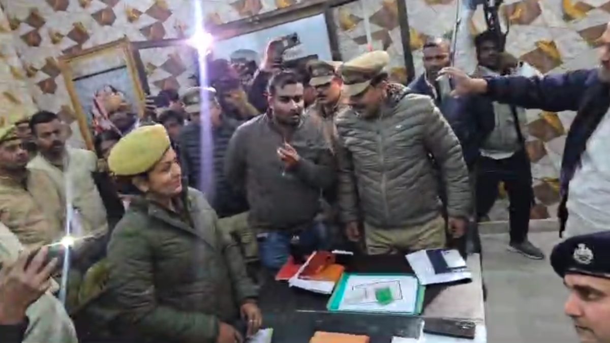 BREAKING : अतुल सुभाष मामले में जौनपुर सिटी कोतवाली पहुंची बेंगलुरु पुलिस, पूछताछ के बाद हुई रवाना
