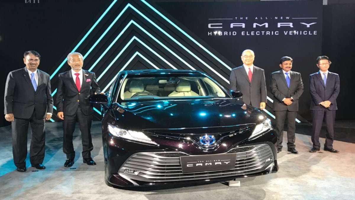 टोयोटा ने लॉन्च की नई Camry Hybrid Electric, जानिए कीमत और फिचर्स