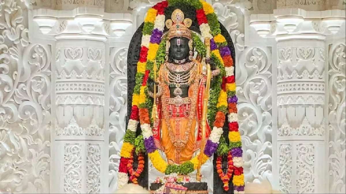 प्रभु को ठंड से खतरा! रामलला को ठिठुरन से बचाने पहनाया जा रहा गर्म कपड़ा, भोग में लगाया जा रहा गर्म खाना, रखा जाएगा विशेष ख्याल…