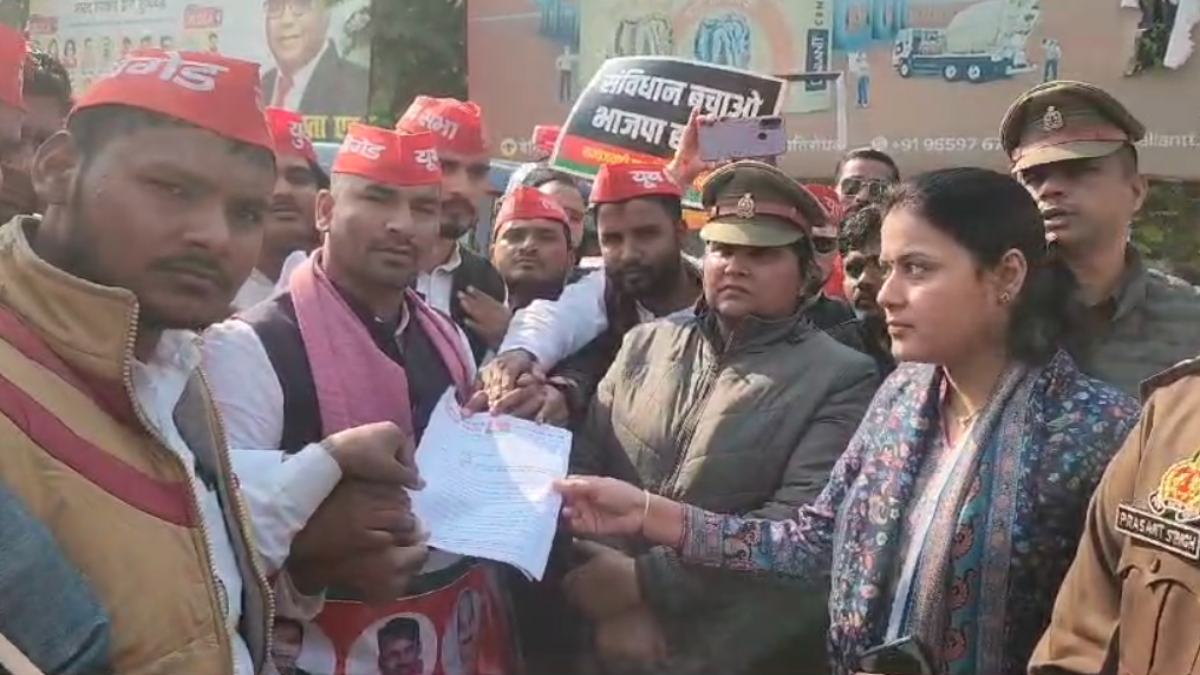 ‘संविधान बचाओ-भाजपा हटाओ’ : मुलायम सिंह यूथ ब्रिगेड ने राष्ट्रपति के नाम सौंपा ज्ञापन, संभल हिंसा के दोषियों पर की हत्या का मुकदमा चलाने की मांग