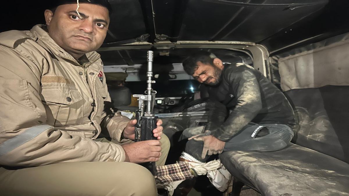 पुलिस और लूटेरों के बीच मुठभेड़, सहकारी समिति सचिव से की थी लूट, आरोपी के पैर में लगी गोली