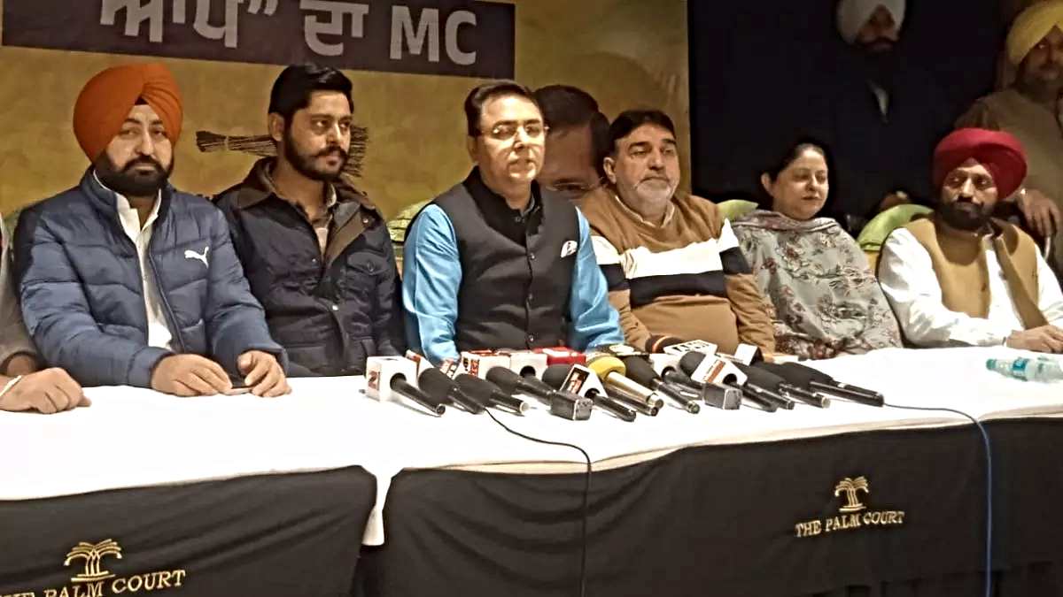 Jalandhar Nagar Nigam Chunav: AAP ने दी 5 गारंटियां, अमन अरोड़ा ने किए बड़े ऐलान…