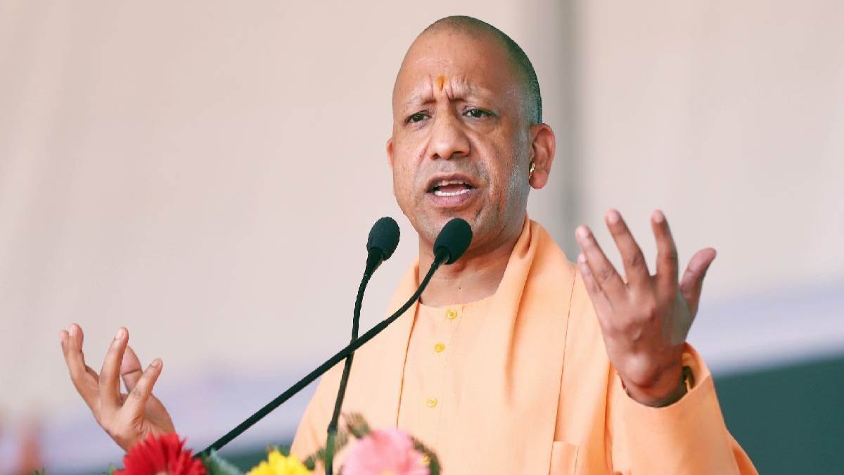 ‘संविधान में चोरी से सेक्युलर शब्द डालने वाले लोग…’ संभल मामले में बोले योगी, कहा- इतना प्राचीन मंदिर प्रशासन ने क्या रातों-रात बना दिया?