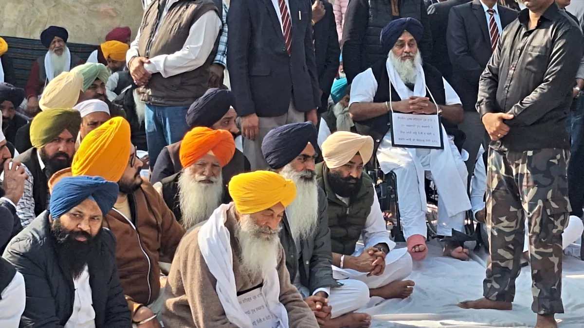 Sri Akal Takht Sahib: धार्मिक सजा पूरी होने के बाद भी नहीं हो पा रहा शिअद का पुनर्गठन…