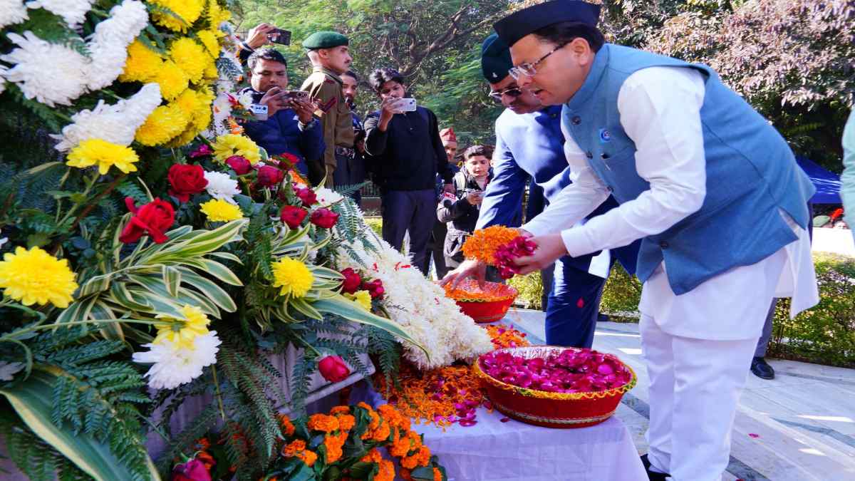 1971 के युद्ध में सैनिकों ने… विजय दिवस पर CM धामी ने शहीदों को दी श्रद्धांजलि, की ये घोषणा