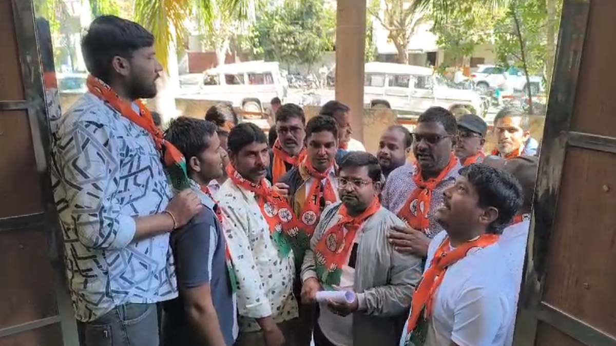 मंडल अध्यक्ष के चयन को लेकर बवाल: 54 बूथ अध्यक्षों ने किया इस्तीफा देने का ऐलान, पूर्व विधायक पर लगाए ये आरोप