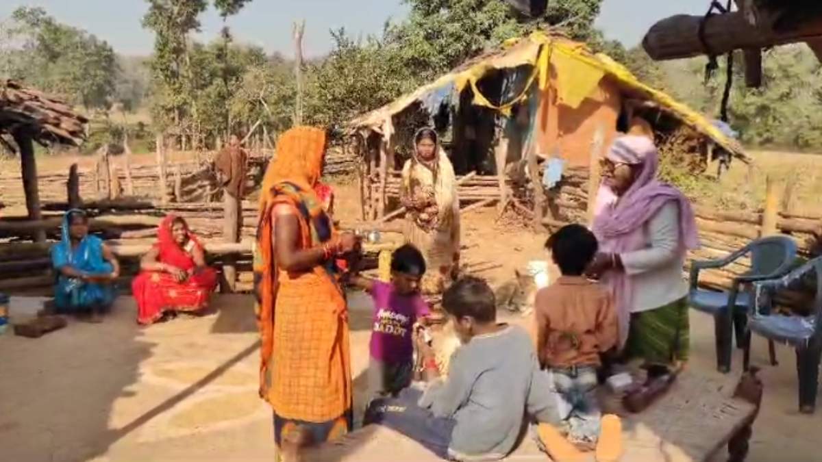 ये है डबल इंजन सरकार का विकास! गांव में न सड़क, न बिजली और न आंगनबाड़ी, ऐसे होगा ‘सबका साथ, सबका विकास’