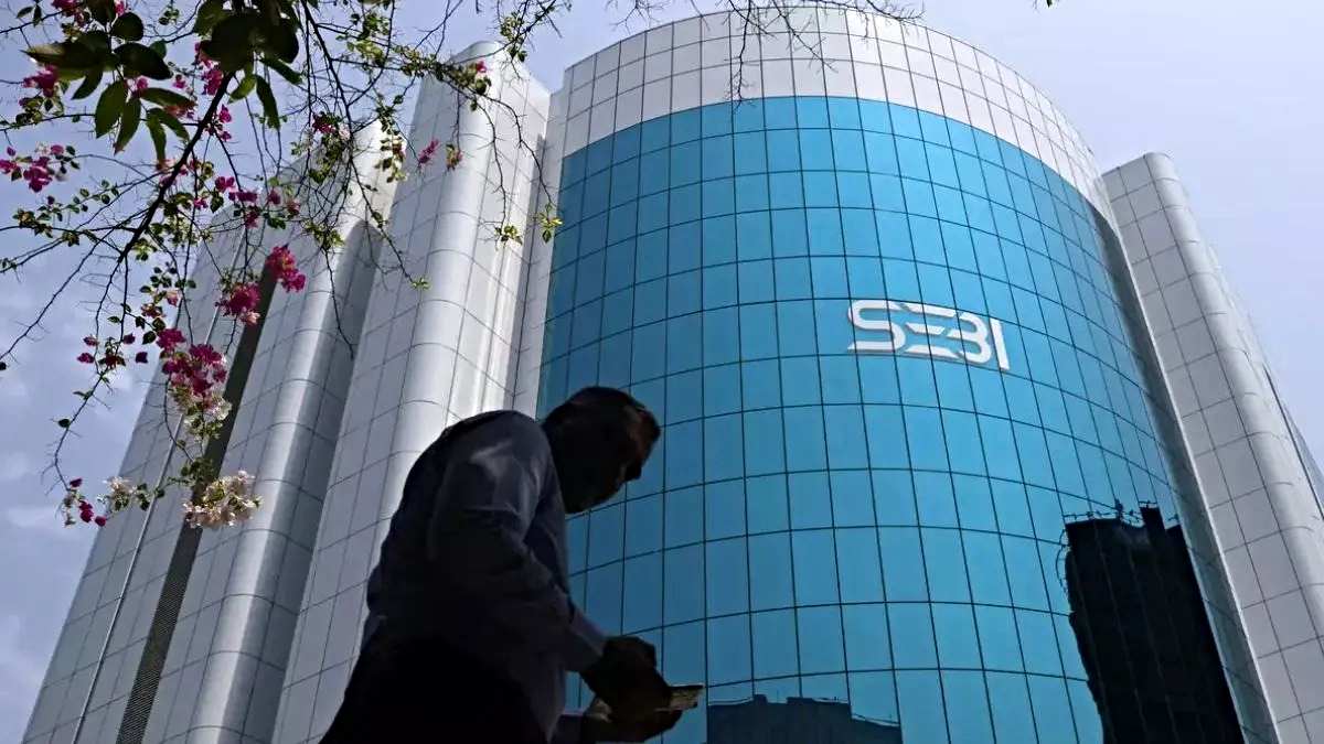 SEBI ने यूट्यूबर पर ठोका 10 लाख का जुर्माना, बैन कर दिया चैनल, 19 लाख से ज्यादा सब्सक्राइबर्स, जानिए क्यों की ये कार्रवाई…