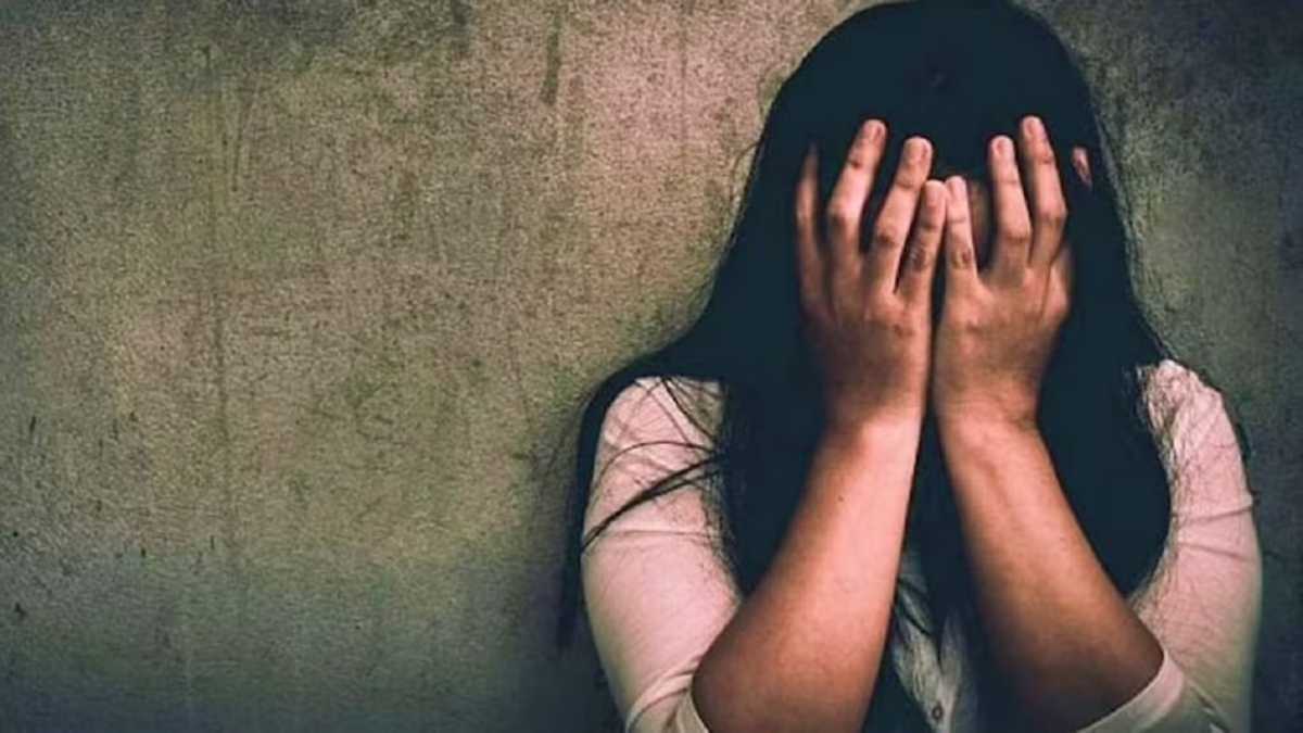युवक ने नाबालिग से किया दुष्कर्म, पिता ने की जमकर पिटाई, मामले में दोनों ओर से FIR दर्ज, जांच में जुटी पुलिस