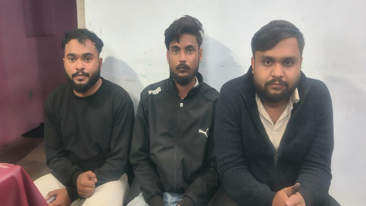 आगजनी कांड का खुलासा: वाहनों को जलाने वाले तीन आरोपी गिरफ्तार, बदले की नीयत से रची थी साजिश
