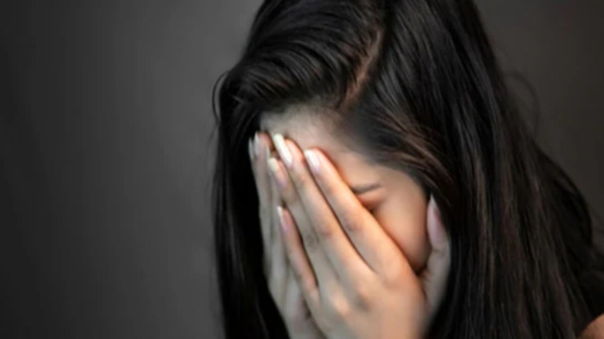 हवस की भूख इतनी… सोती हुई लड़की को उठा ले गया दरिंदा, फिर घर ले जाकर मिटाई जिस्म की प्यास, फिर…