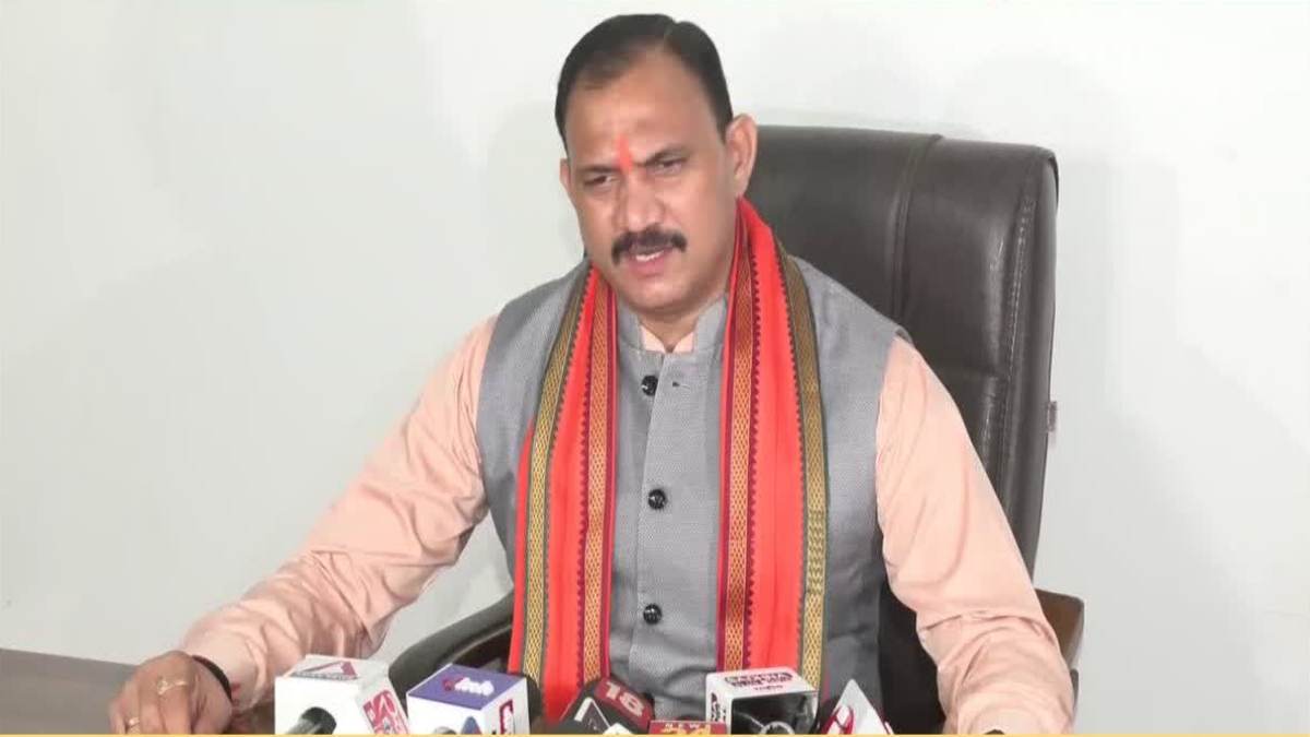 800 से अधिक चिकित्सा कर्मियों की होगी भर्ती… स्वास्थ्य मंत्री जायसवाल ने विभागीय योजनाओं की विस्तार से की चर्चा