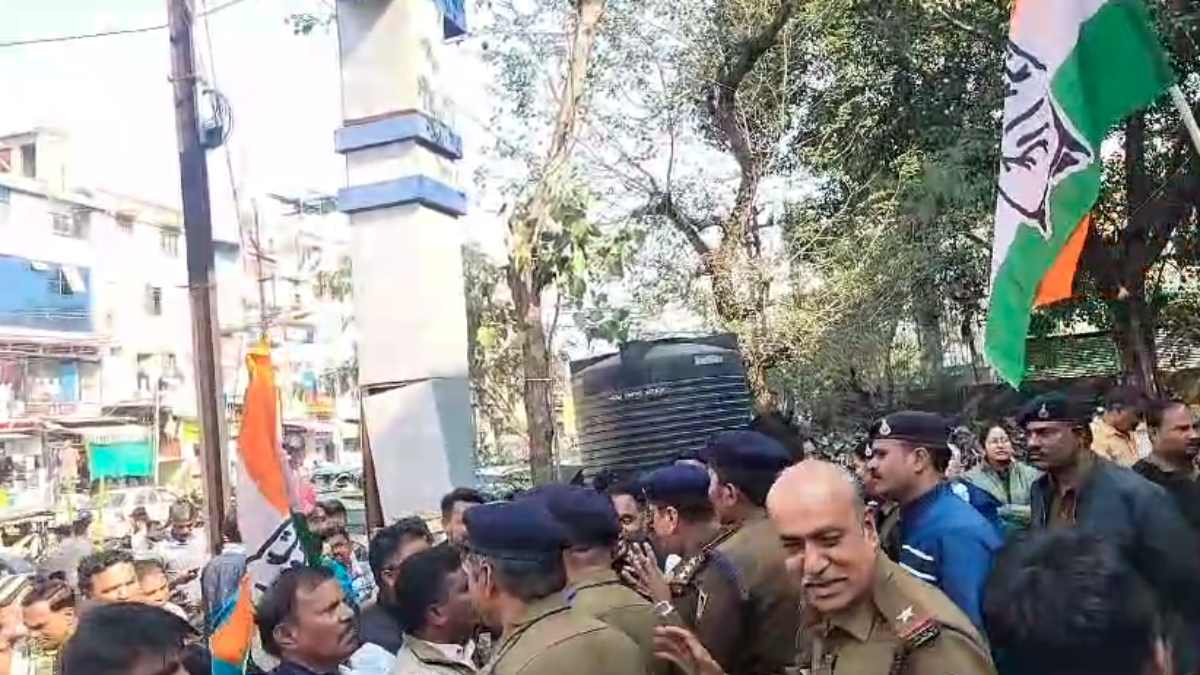 कांग्रेसियों का प्रदर्शन: बाबासाहेब पर की गई टिप्पणी को लेकर बवाल ही बवाल, अमित शाह पर FIR कराने थाने पहुंचा प्रतिनिधि मंडल