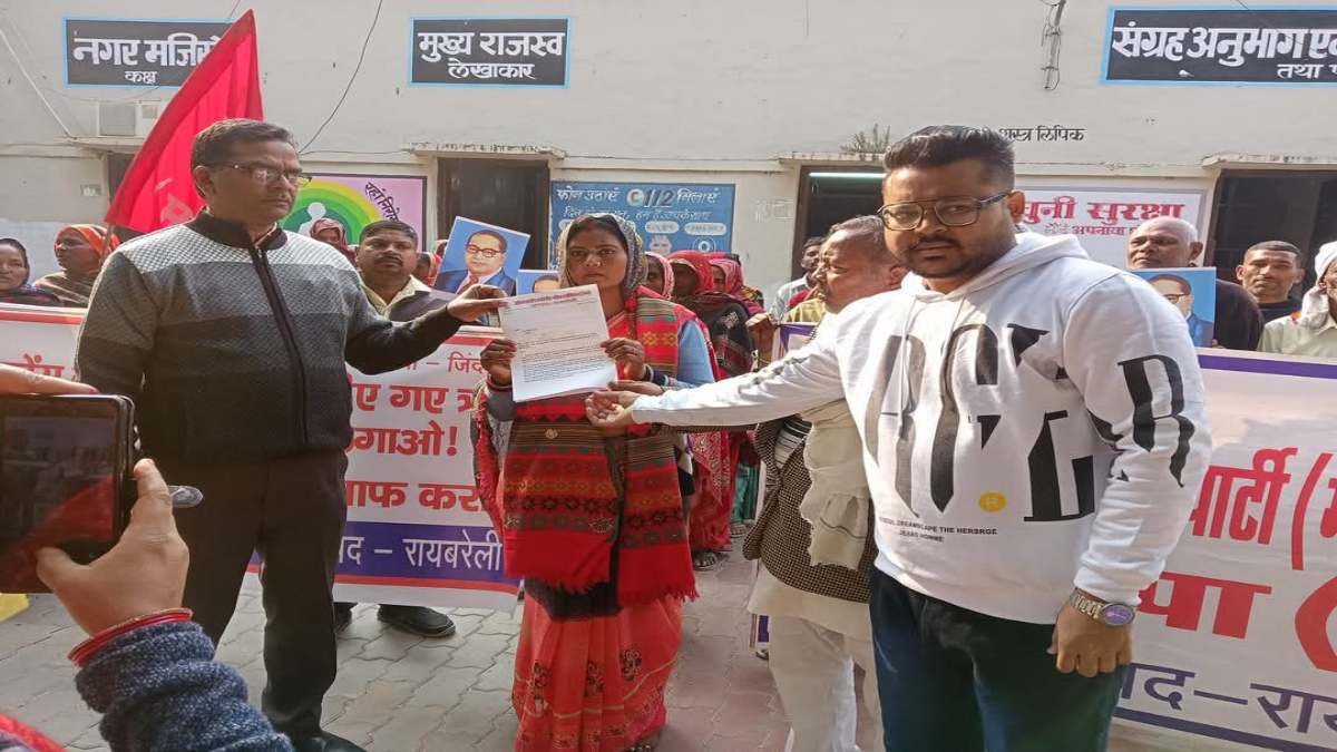 UP में लूट मची है! लोन नहीं लोगों को मुसीबत बांट रहीं माइक्रोफाइनेंस कंपनियां, ब्याज के नाम पर चल रहा उगाही का खेल, क्या सरकार दिलाएगी न्याय?