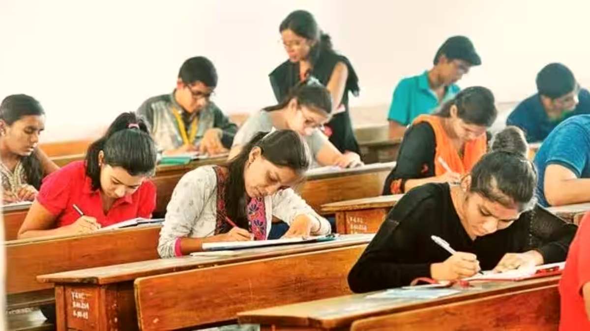 कड़ी सुरक्षा के बीच 75 जिले के 1331 केंद्र में हो रही UPPSC 2024 प्रारंभिक परीक्षा, 5 लाख से अधिक अभ्यर्थी होंगे शामिल, नकल करते मिले तो…