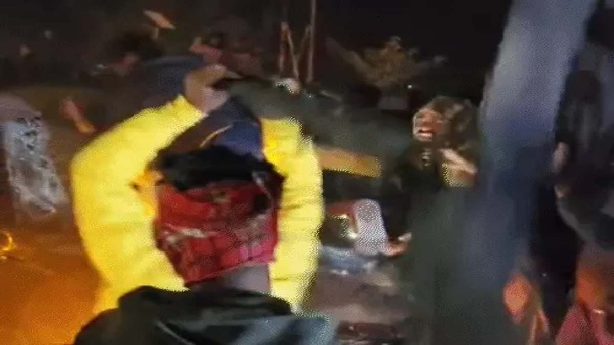 हाइवे, हंगामा और हिंसाः मौत से गुस्साए ग्रामीणों ने चक्काजाम कर बरसाए पत्थर, 2 दरोगा समेत 10 लोग हुए घायल, गाड़ियों को किया चकनाचूर