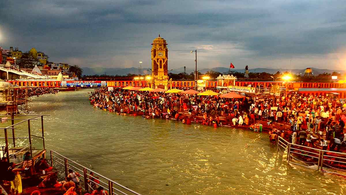 मौत की डुबकीः गंगा में नहाते वक्त बहे भाई-बहन, लोगों ने की बचाने की कोशिश, फिर…