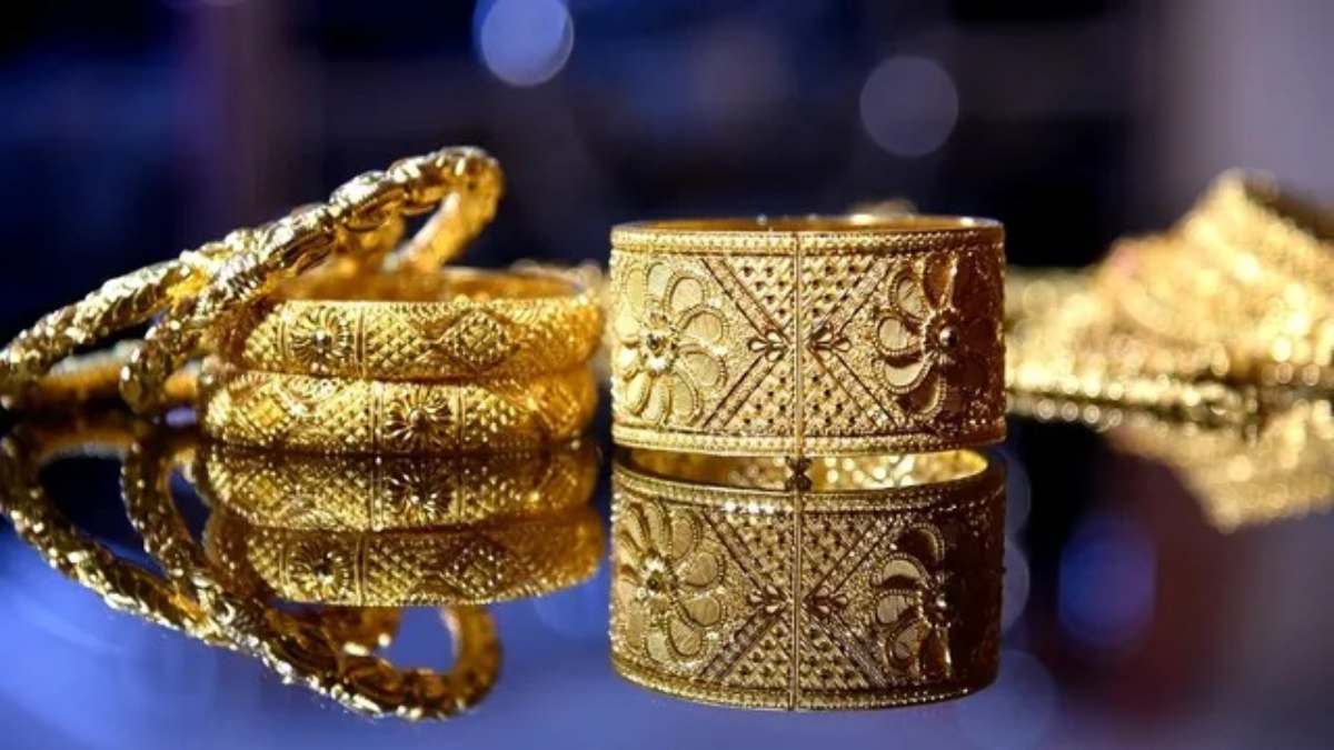 Gold Silver Investment: सराफा बाजार में हरियाली, चढ़ गए सोने-चांदी के भाव, जानिए किस रेट में बिक रहे जेवरात…