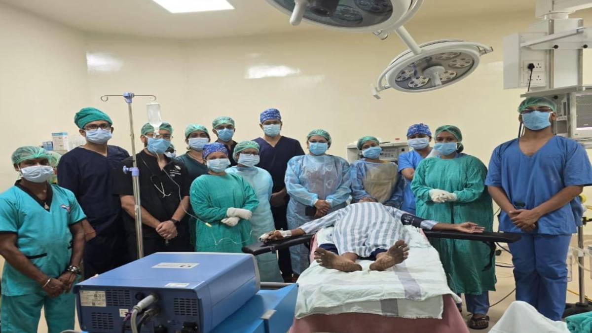 स्वास्थ्य सेवाओं में रायगढ़ मेडिकल कॉलेज ने रचा नया आयाम, स्वर यंत्र कैंसर का इलाज कर मरीज को दिया जीवनदान