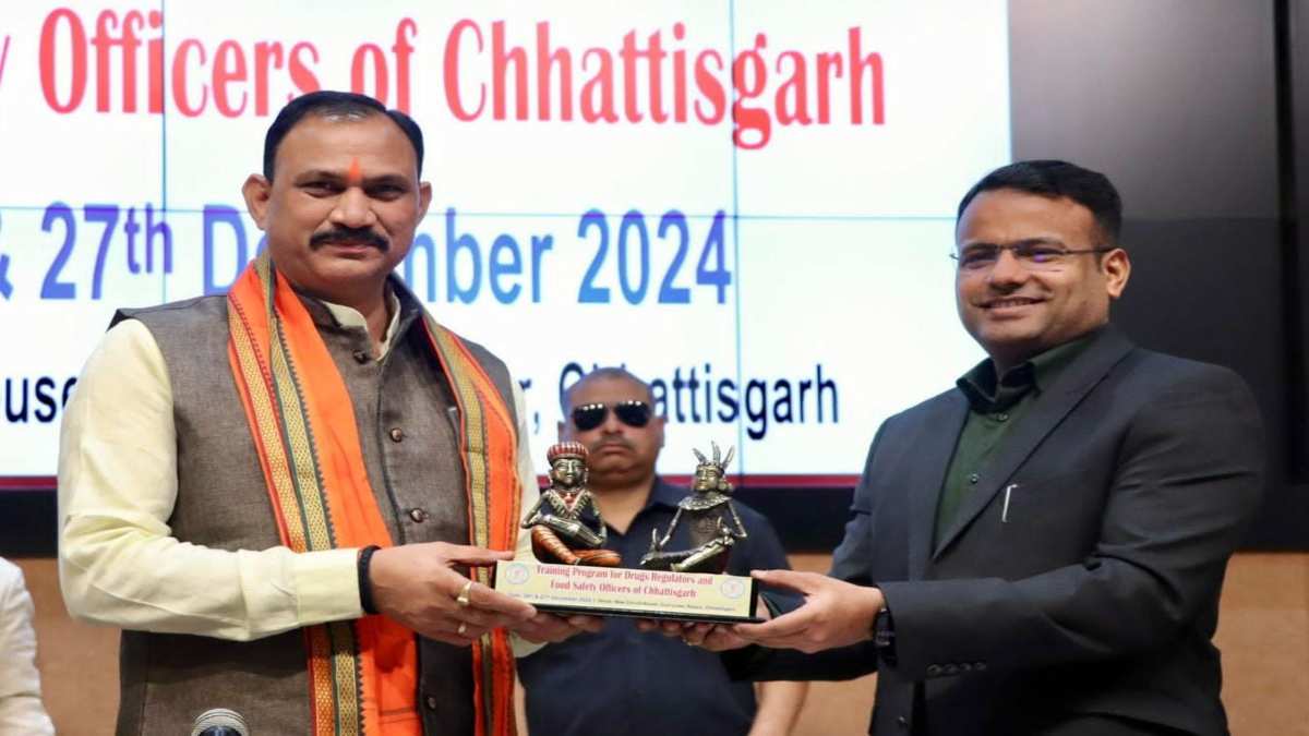 खाद्य नियंत्रकों एवं खाद्य सुरक्षा अधिकारियों की दो दिवसीय प्रशिक्षण कार्यशाला में शामिल हुए स्वास्थ्य मंत्री जायसवाल, बोले- छत्तीसगढ़ बनेगा फार्मास्यूटिकल और मेडिकल डिवाइसेस हब