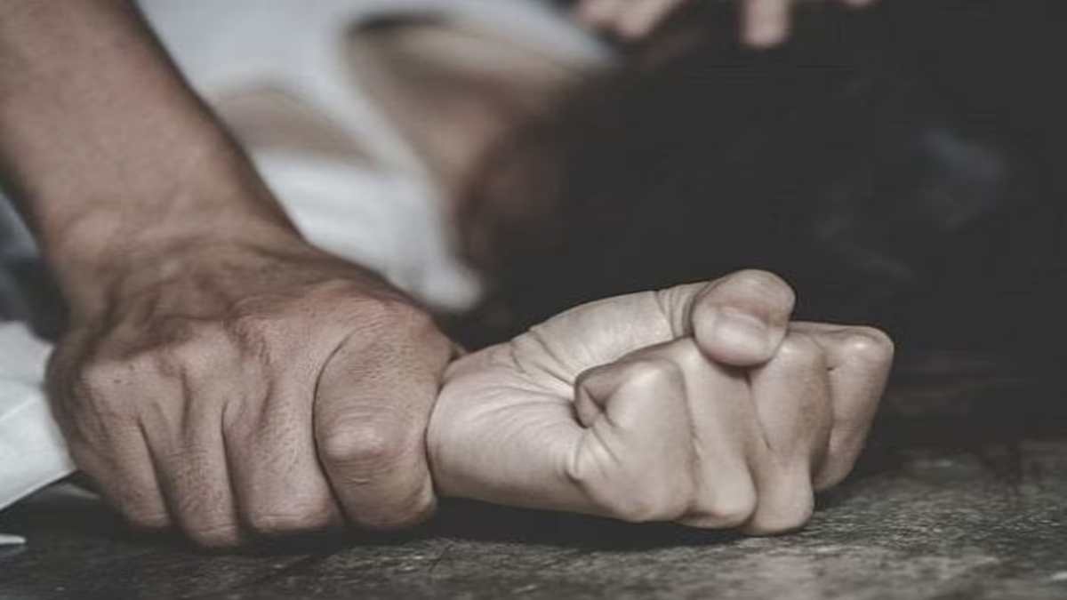 रिश्ता भी भूल गए दरिंदे! नाबालिग को अकेला पाते ही दादा, पिता और चाचा मिटाते थे हवस की भूख, 2 महीने की प्रेग्नेंट हुई तो…