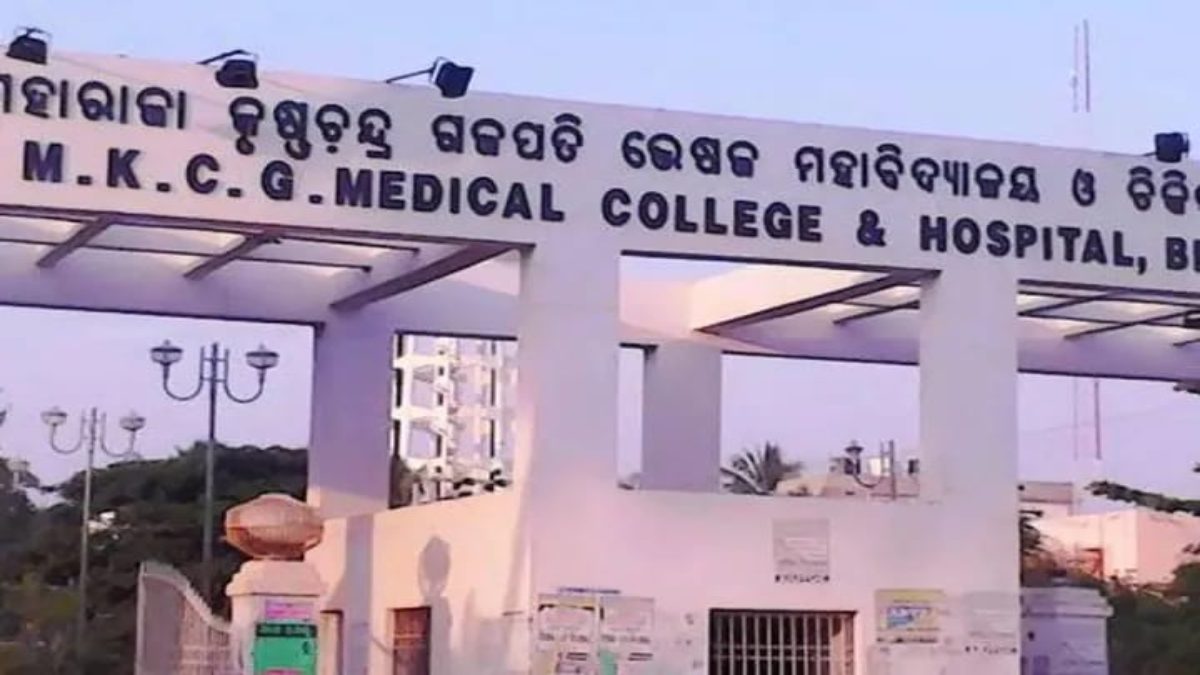 MKCG Medical College: कॉलेज में पीजी छात्र पर हुआ हमला, 4 डॉक्टर बर्खास्त…