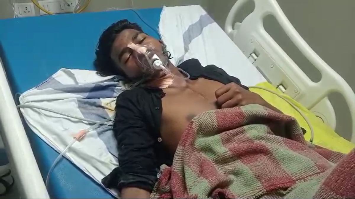 बदमाश ने खेला ‘खूनी खेल’: मामूली विवाद में युवक पर चाकू से किया जानलेवा हमला, फरार आरोपी की तलाश में जुटी पुलिस