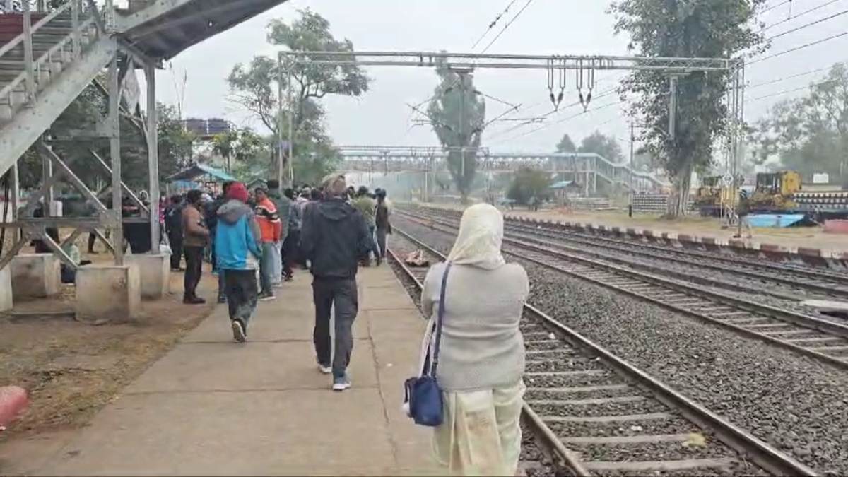 MP ट्रेन हादसे में रायपुर के युवक की मौतः पंचनामा कार्यवाही के इंतजार में पांच घंटे तक पटरी पर पड़ी रही लाश, ऊपर से गुजरी कई ट्रेनें