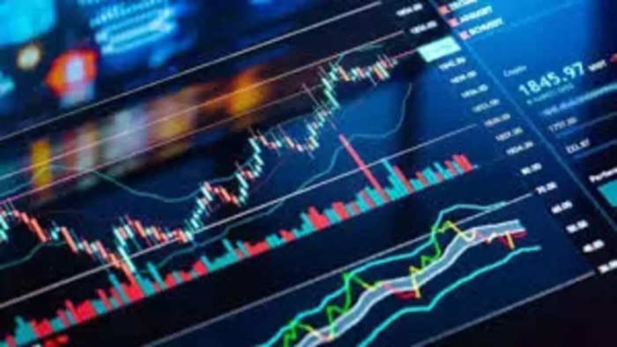 Smallcap Stocks Return: गिरते जीडीपी के बीच इन शेयर्स ने मचाई धूम, निवेशकों को मिला जोरदार रिटर्न…