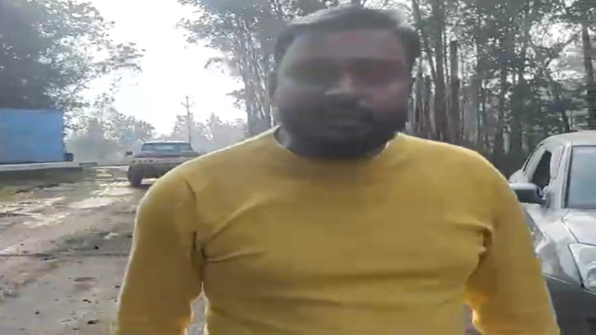 नेता पुत्र की दबंगईः बैरियर में वाहन की चेकिंग करने पर CISF जवान को जड़े थप्पड़, मामला दर्ज