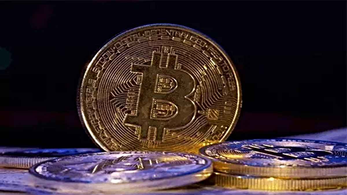 Crypto Currency Bitcoin: वर्ल्ड की सबसे बड़ी क्रिप्टोकरेंसी बिटकॉइन ने तोड़े रिकॉर्ड, पहली बार 1 लाख डॉलर पार, जानिए क्यों आई तेजी…