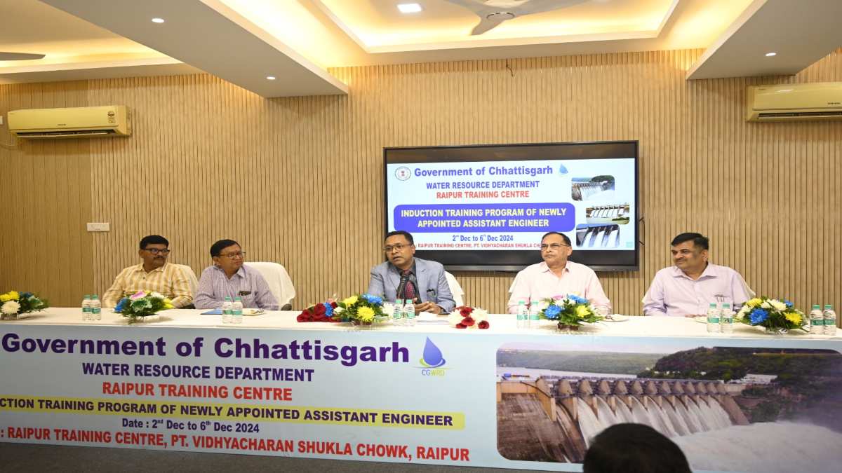 जल संसाधन विभाग के नवनियुक्त सहायक अभियंताओं को दिया गया प्रशिक्षण, सचिव टोप्पो ने कहा – जनता से जुड़े कार्यों के प्रति रहें संवेदनशील