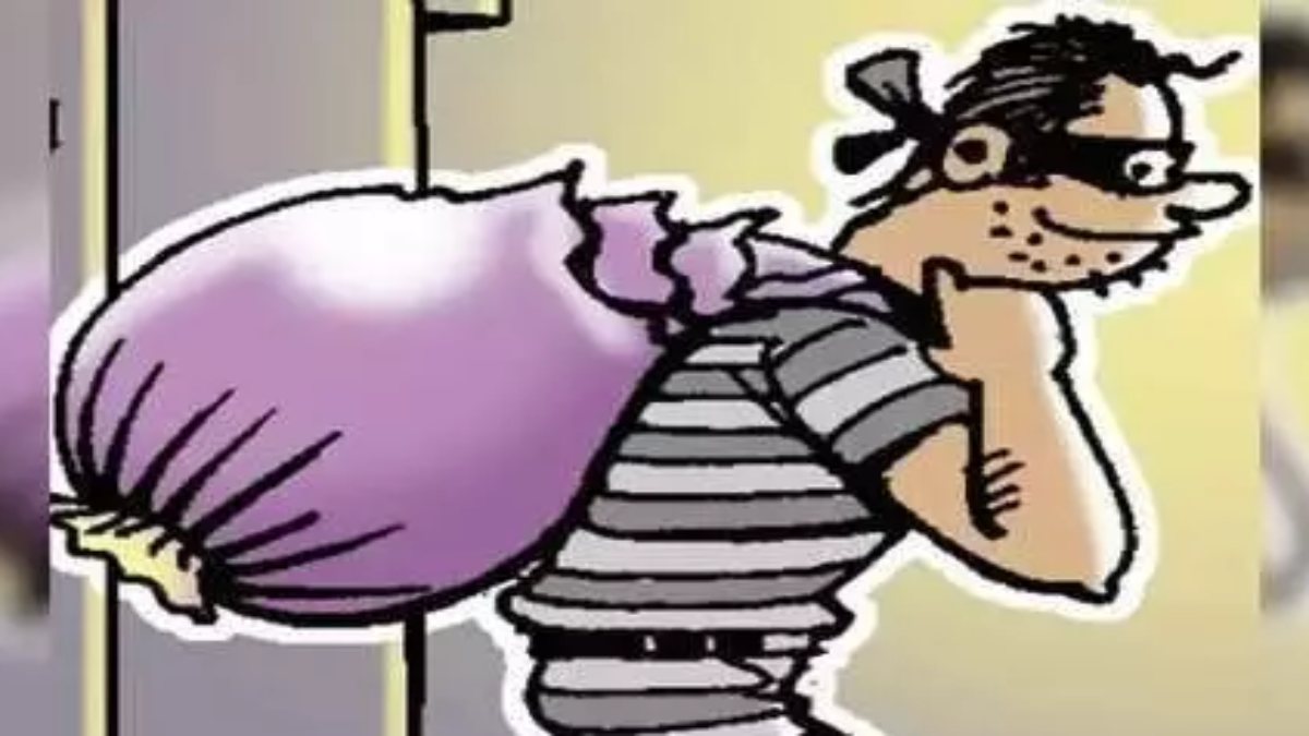 श्री संकटमोचन मंदिर में चोरी, पुलिस के हत्थे चढ़े आरोपी, मुकुट समेत अन्य सामान बरामद