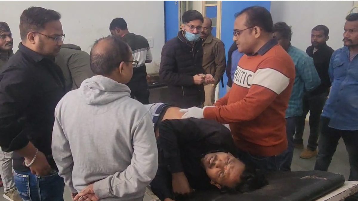 पैसे के लेनदेन को लेकर चाकूबाजीः घायल का आरोप- मौके पर दो पुलिसकर्मी भी थे मौजूद