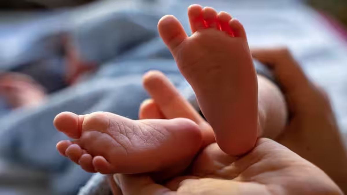 मां ने 1.5 लाख में बेच दिया एक माह का बच्चा, इसकी कहानी पढ़करआप भी रह जाएंगे दंग- mother sold her child