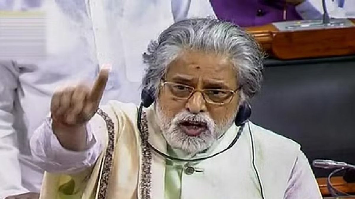 ‘कांग्रेस सिर्फ प्रियंका को प्रोजेक्ट कर रही है…’, TMC सांसद का Congress पर हमला