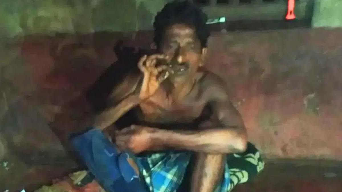 Murder: शराब के नशे में पीट-पीटकर मार डाला, फिर लाश के पास बैठकर पीता रहा बीड़ी