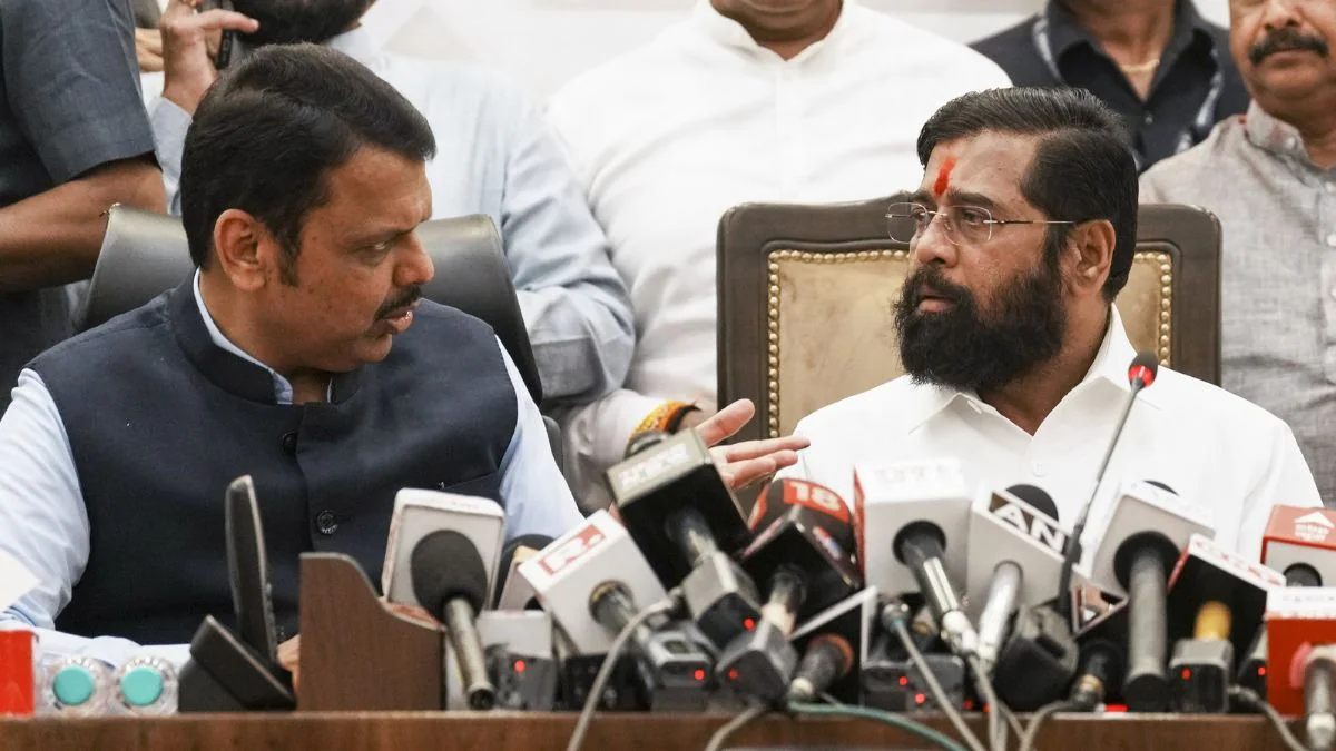 Maharashtra: CM बनते ही Devendra Fadnavis के बदले तेवर, शिंदे के करीबी को इस पद से हटाया, जानें क्या है पूरा मामला